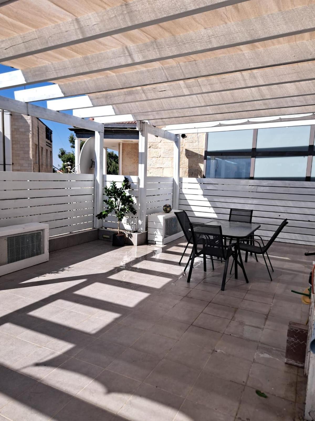 Authentic One Bedroom Apartment In City Center Jeruzalem Buitenkant foto