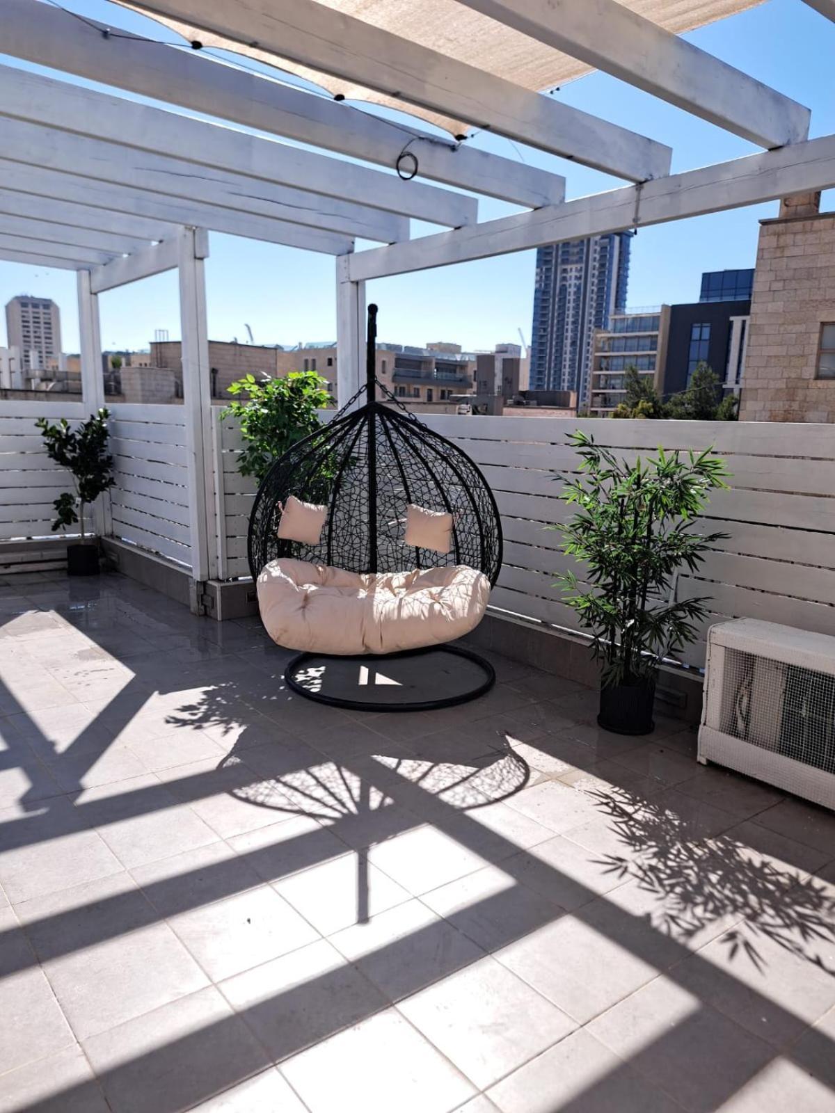 Authentic One Bedroom Apartment In City Center Jeruzalem Buitenkant foto