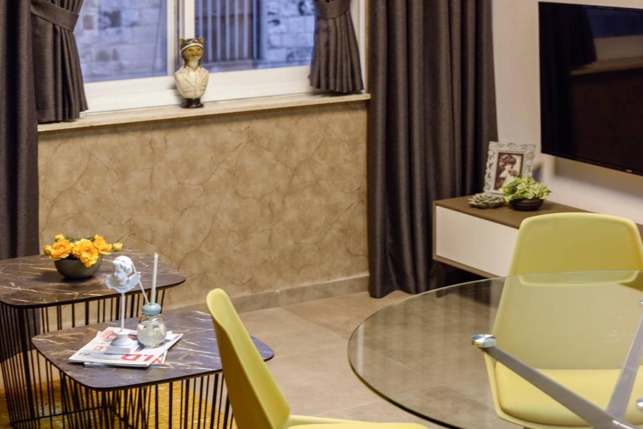 Authentic One Bedroom Apartment In City Center Jeruzalem Buitenkant foto