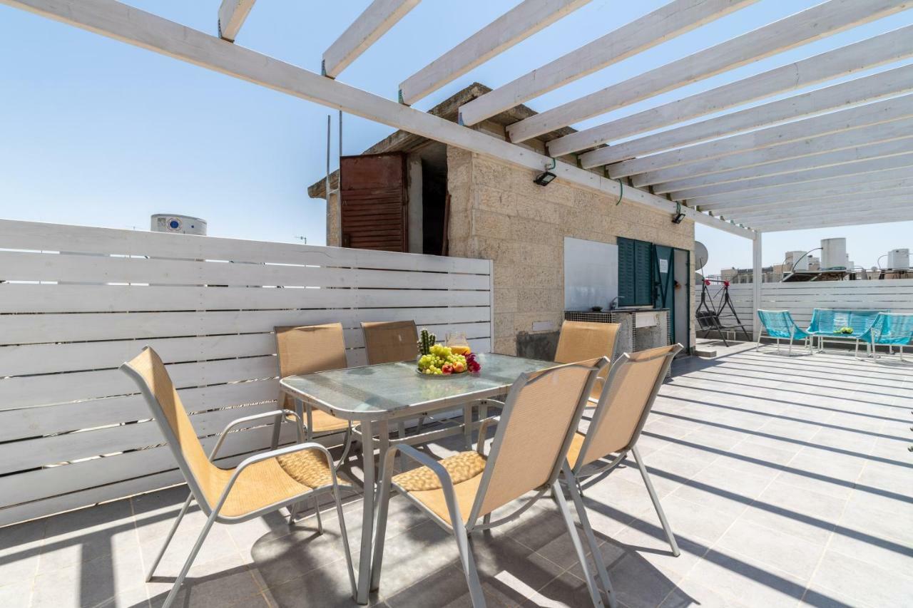 Authentic One Bedroom Apartment In City Center Jeruzalem Buitenkant foto